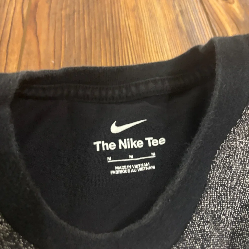 Nike Tiger Woods Mens MEDIUM 25th Anniversary Graphic T-Shirt Black DQ8129-010 M